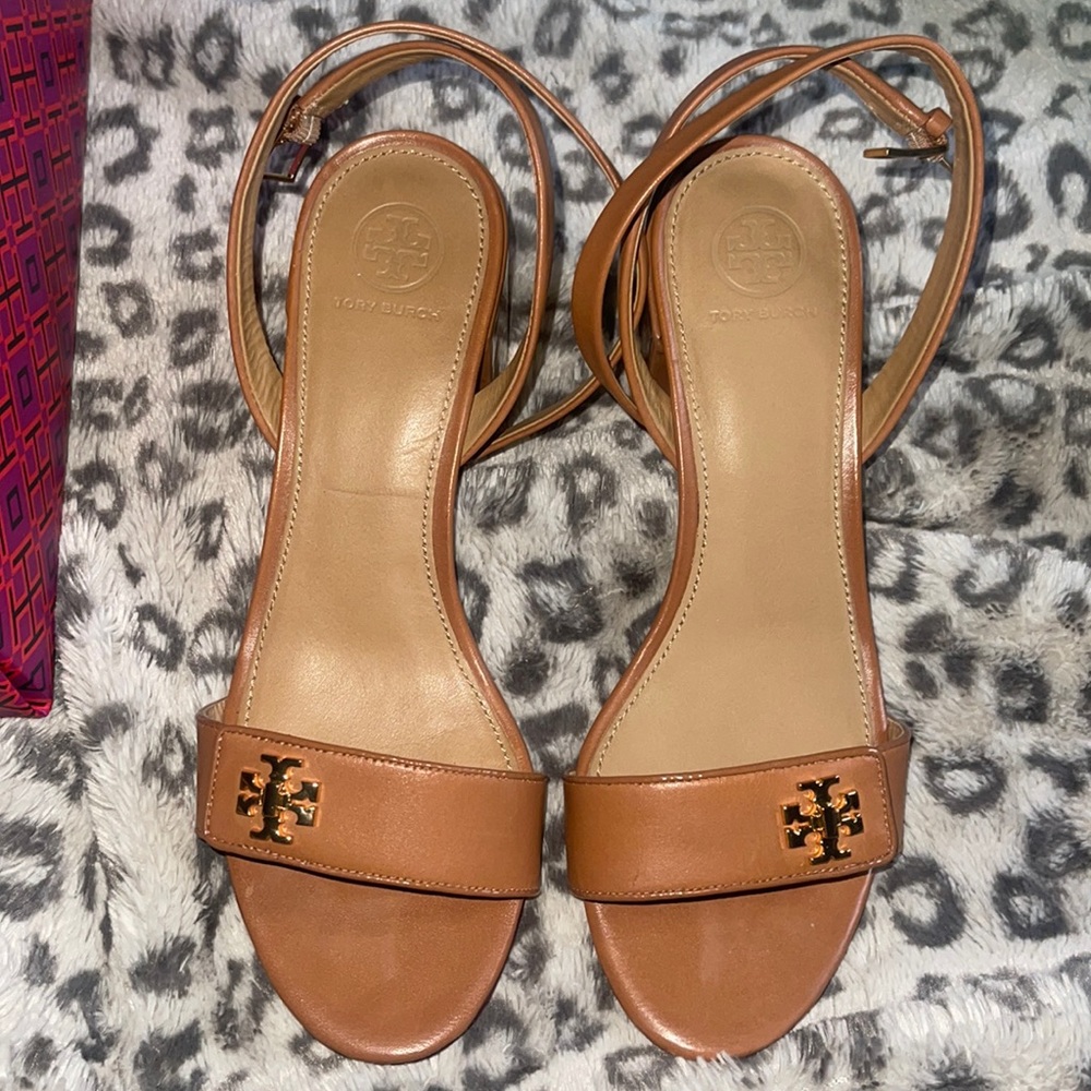 Tory Burch Kira Patent leather Sandal size 7.5
